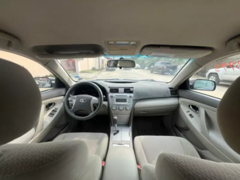 Toyota Camry   - 2010