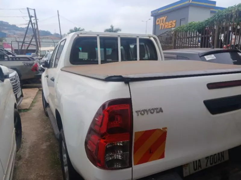 Toyota Hilux   - 2012