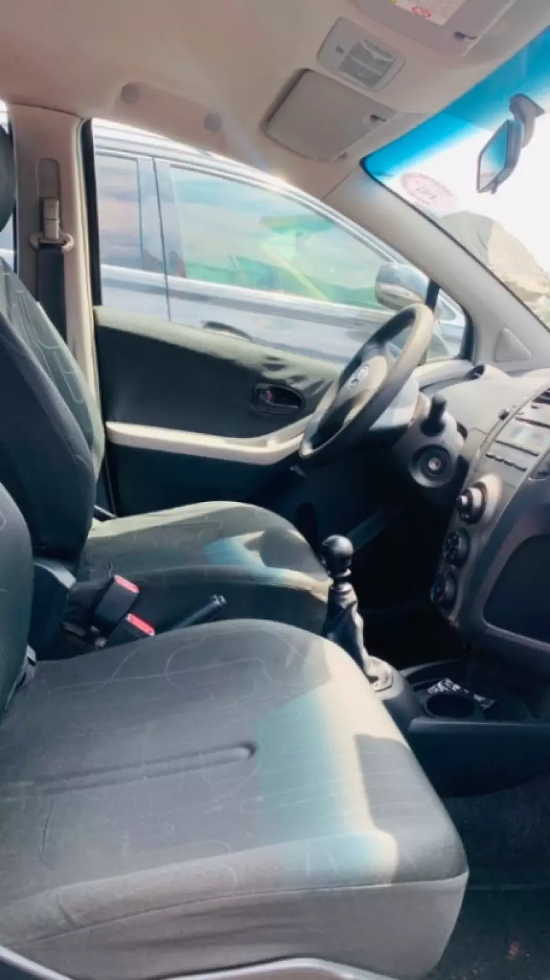 TOYOTA Yaris - 2010