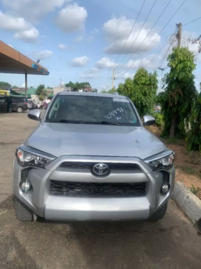 Toyota 4Runner   - 2015