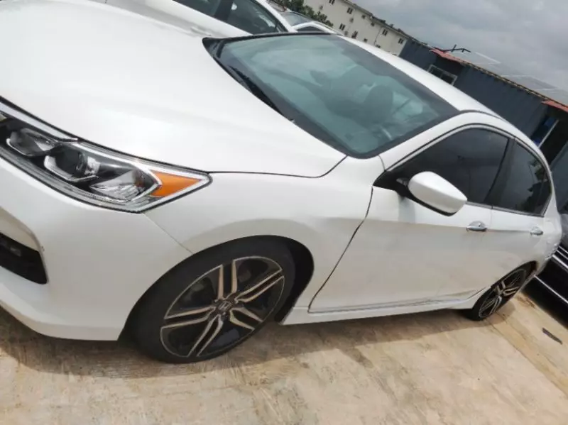 Honda Accord   - 2016