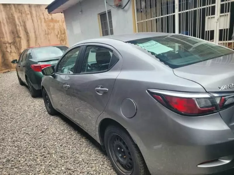 TOYOTA Yaris   - 2016