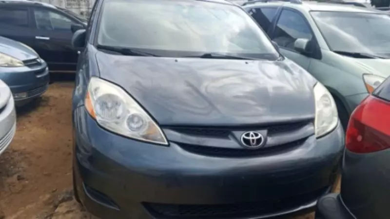 TOYOTA Sienna - 2009