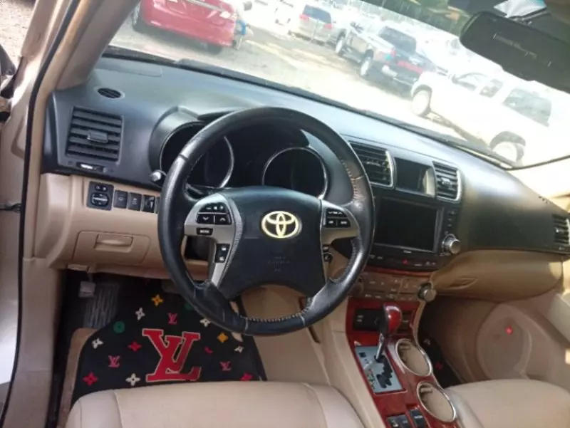 TOYOTA Highlander   - 2010