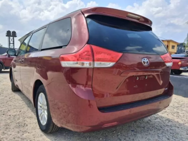 Toyota Sienna   - 2013