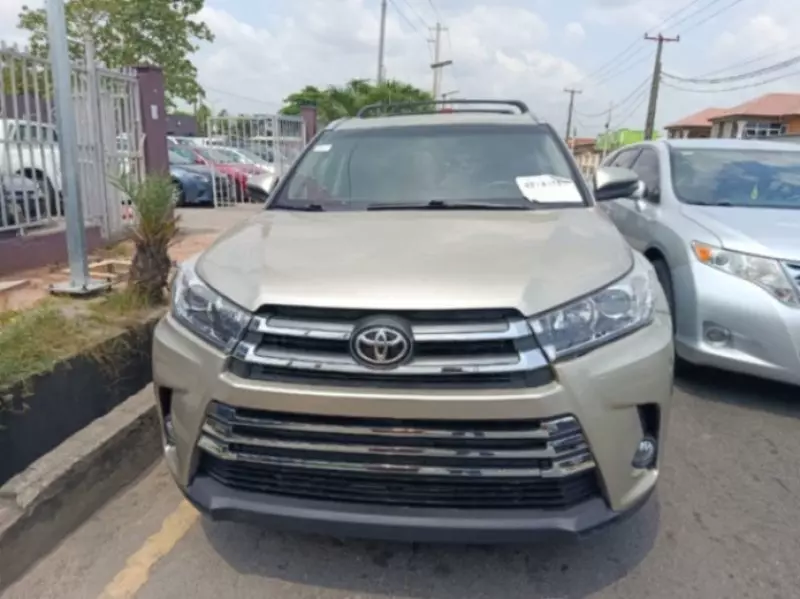 Toyota Highlander   - 2014