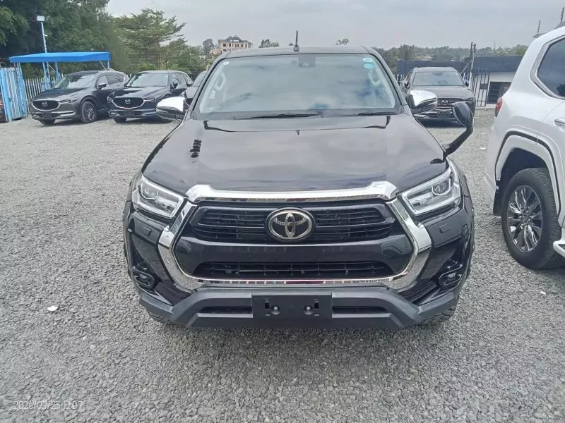 TOYOTA Hilux   - 2020