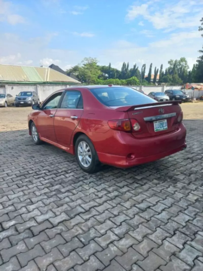Toyota Corolla   - 2010