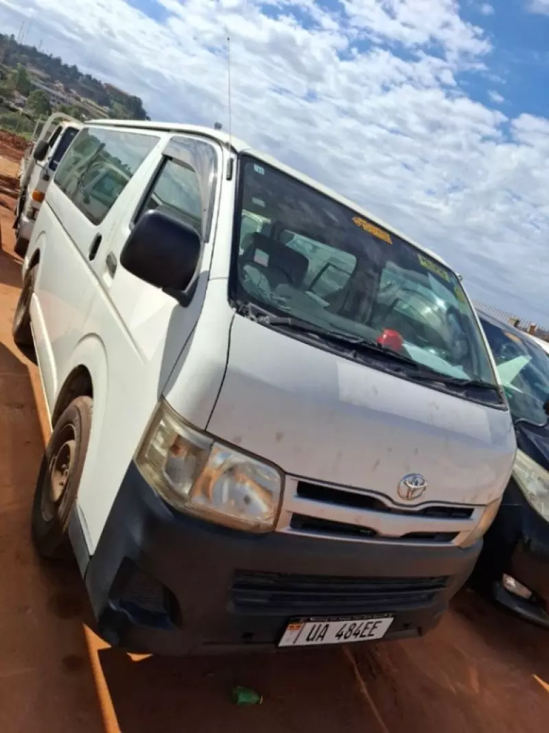 TOYOTA Hiace   - 2011