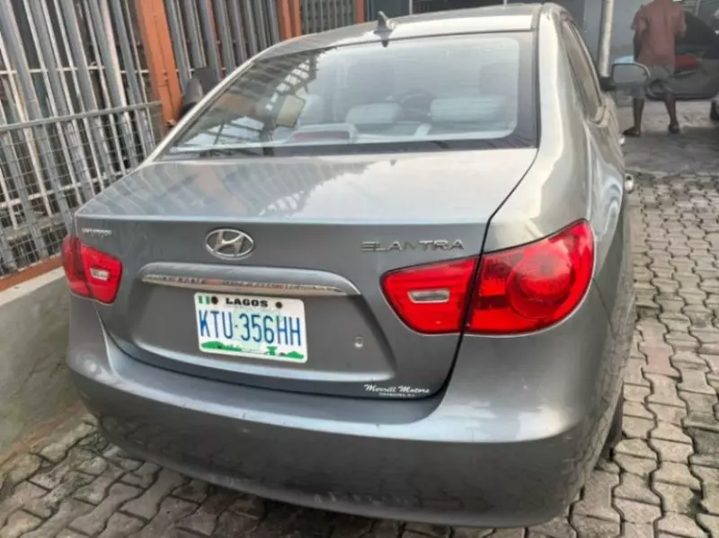 Hyundai Elantra   - 2009