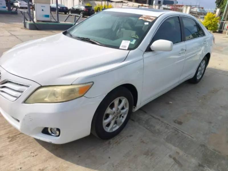 Toyota Camry   - 2011