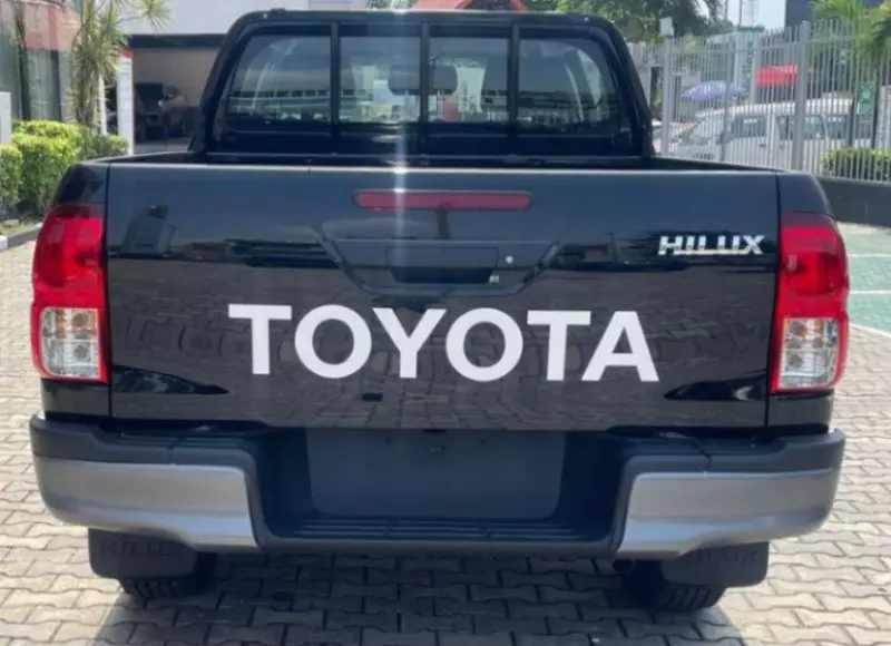 Toyota Hilux   - 2025
