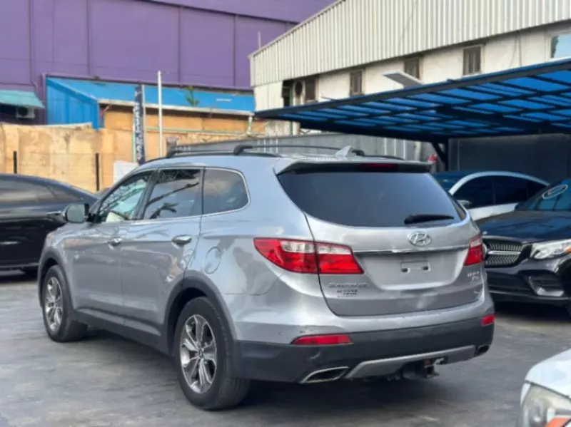 Hyundai Santa Fe   - 2014