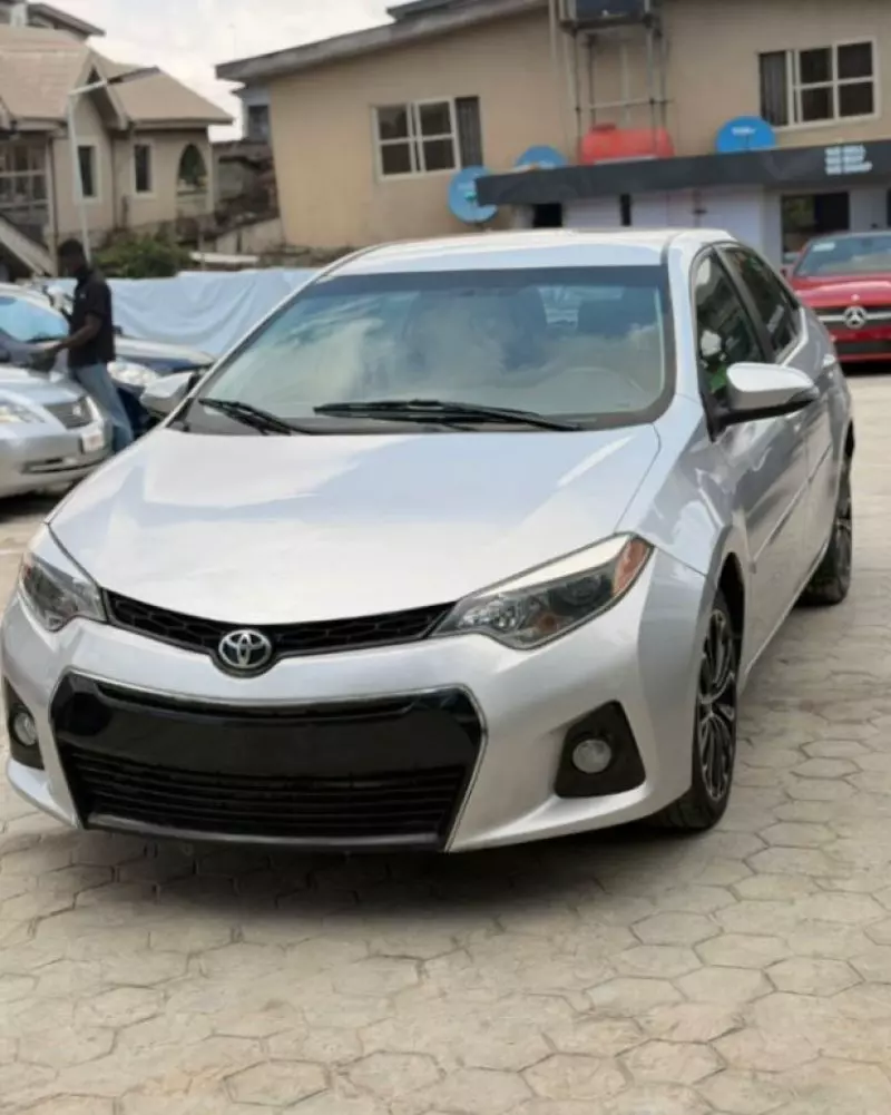 Toyota Corolla   - 2016