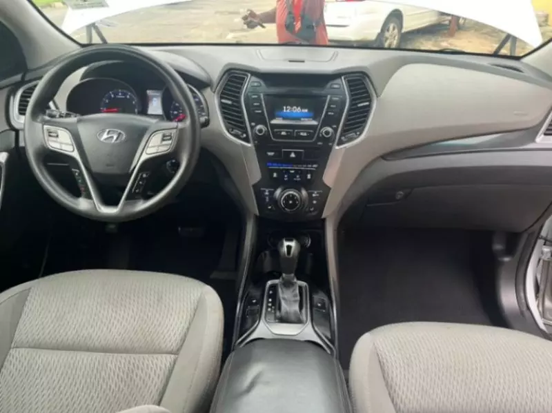Hyundai Santa Fe   - 2016