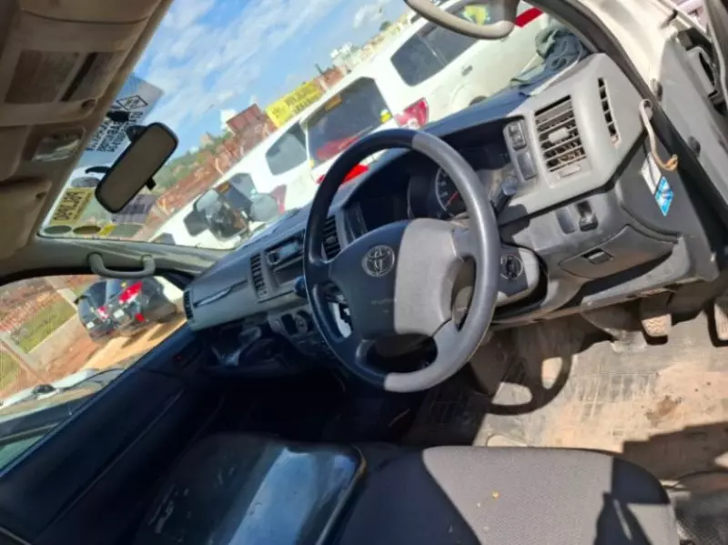 TOYOTA Hiace   - 2011
