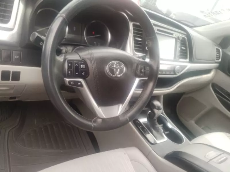 Toyota Highlander   - 2019