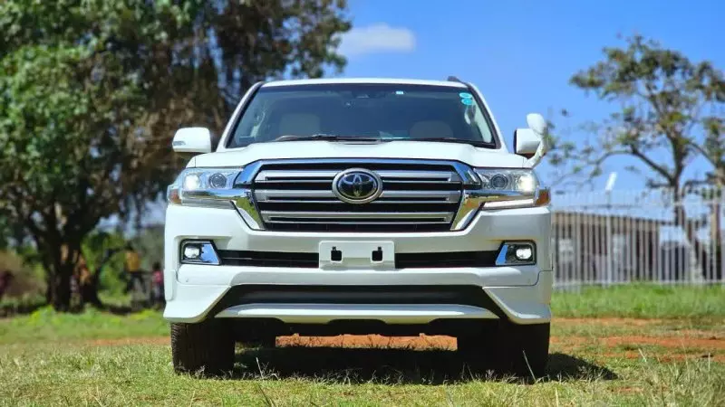 TOYOTA Landcruiser  V8   - 2018