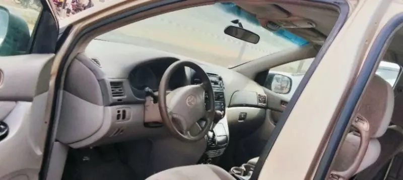 Toyota Sienna   - 2004
