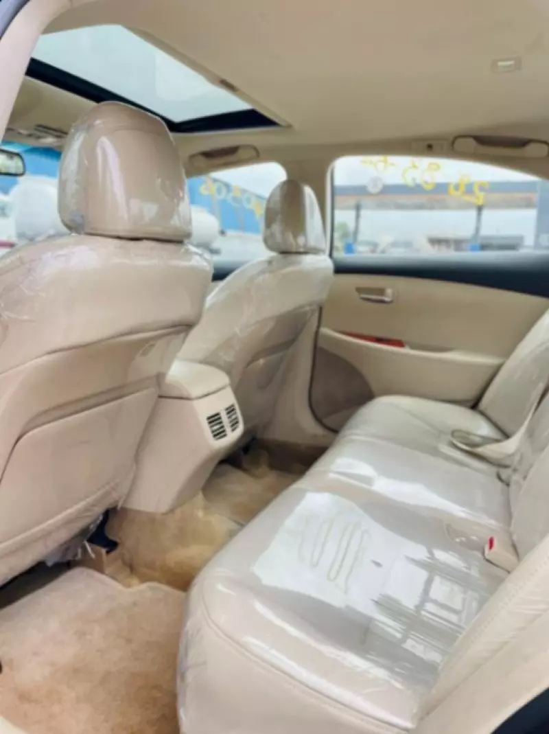 Lexus ES   - 2010