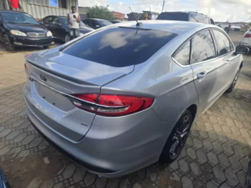 Ford Fusion   - 2017