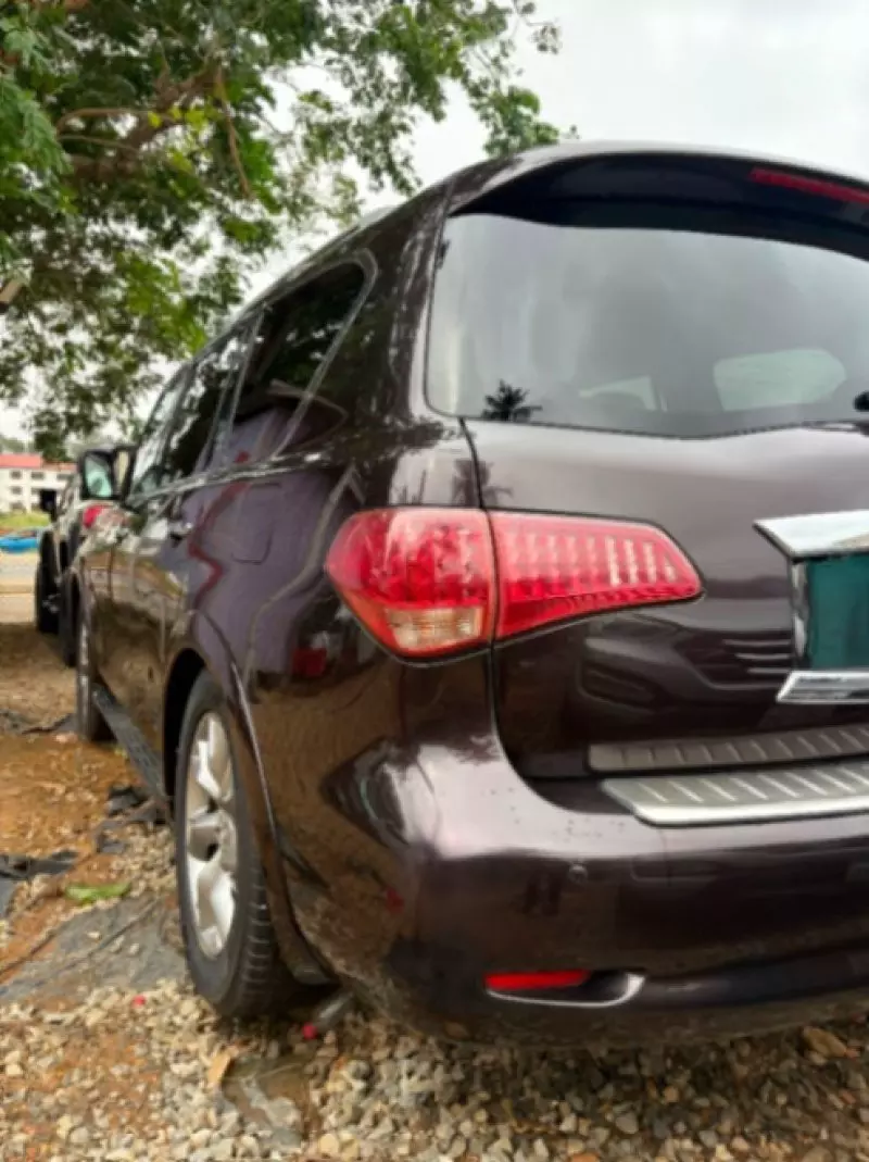 Infiniti QX56   - 2012