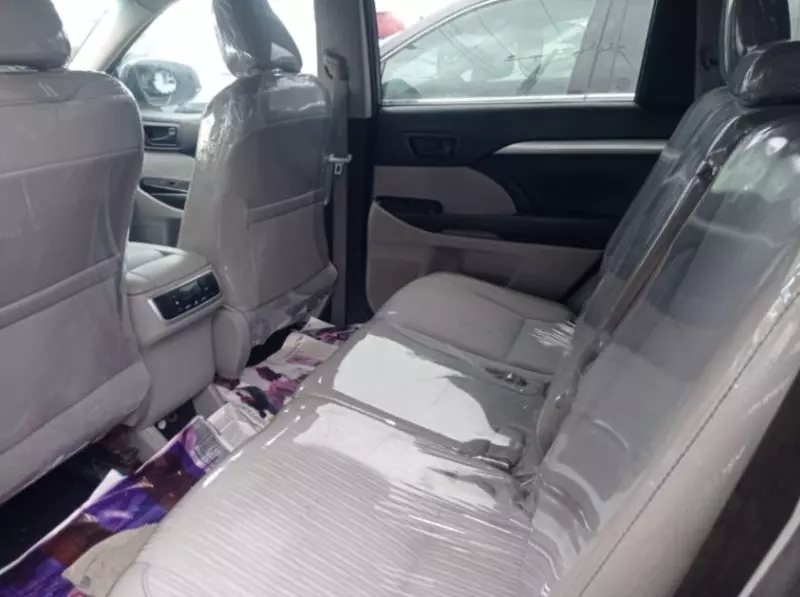 Toyota Highlander   - 2016
