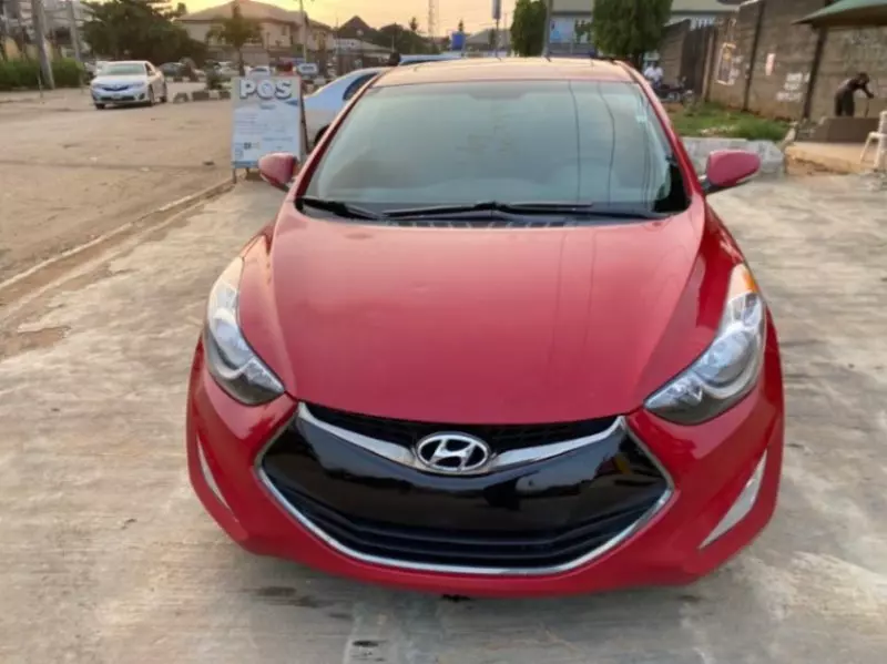Hyundai Elantra   - 2013