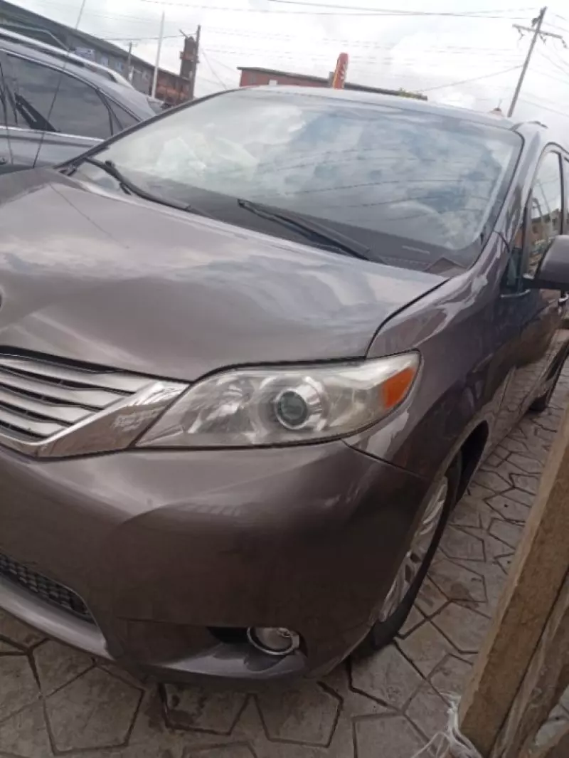 TOYOTA Sienna   - 2014