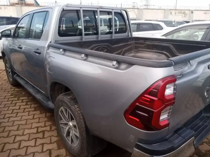 Toyota Hilux   - 2019