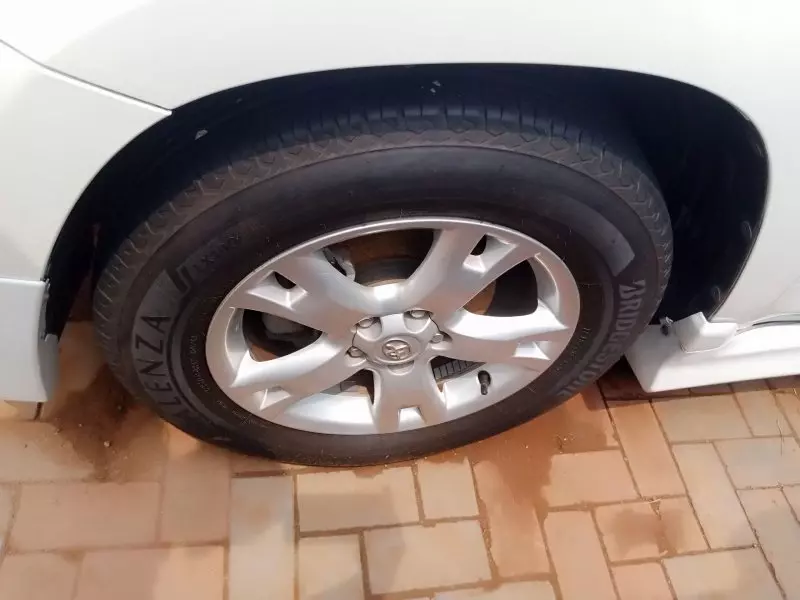 Toyota Vanguard    - 2012