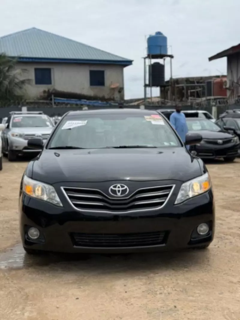 TOYOTA Camry   - 2010