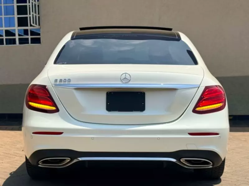 Mercedes-Benz E 200   - 2020