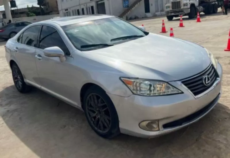 Lexus ES 350   - 2010