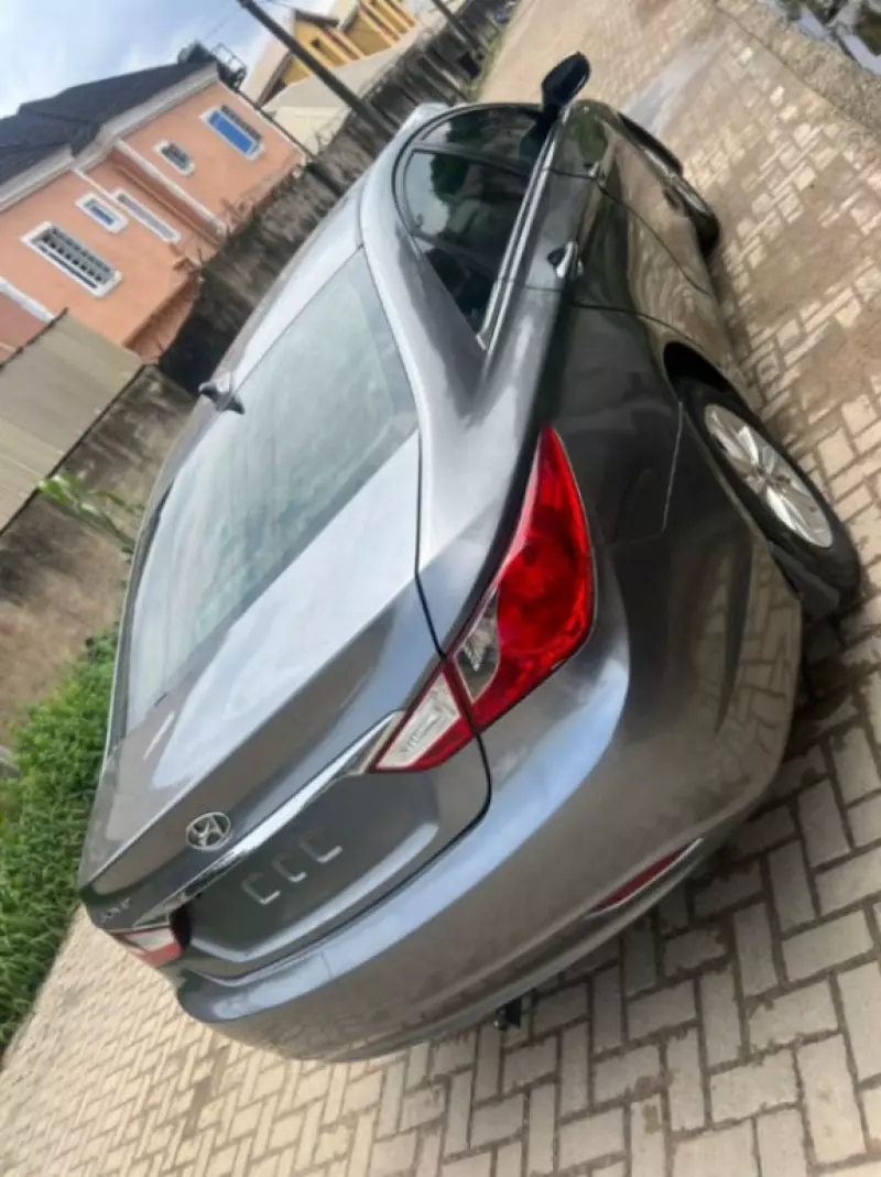 Hyundai Sonata   - 2012