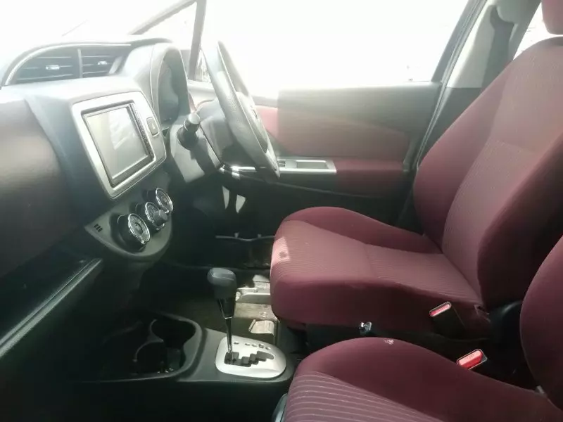 Toyota Vitz   - 2016