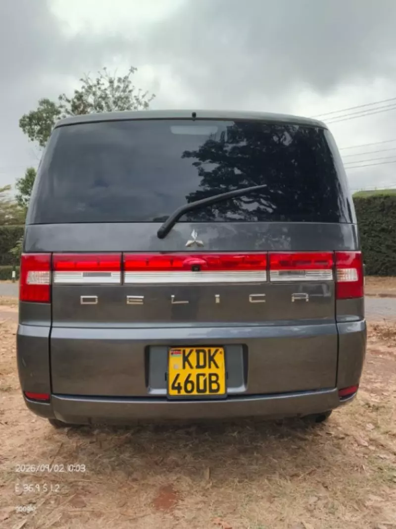 Mitsubishi Delica    - 2015