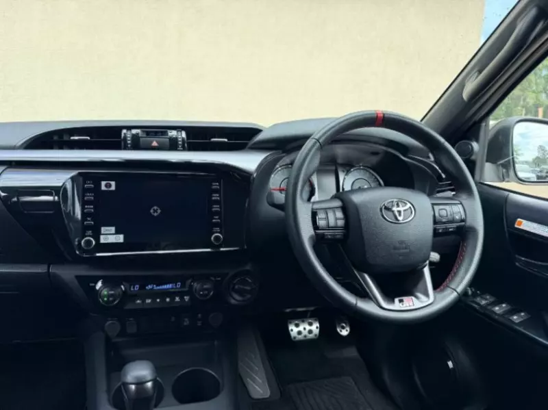 Toyota Hilux   - 2022