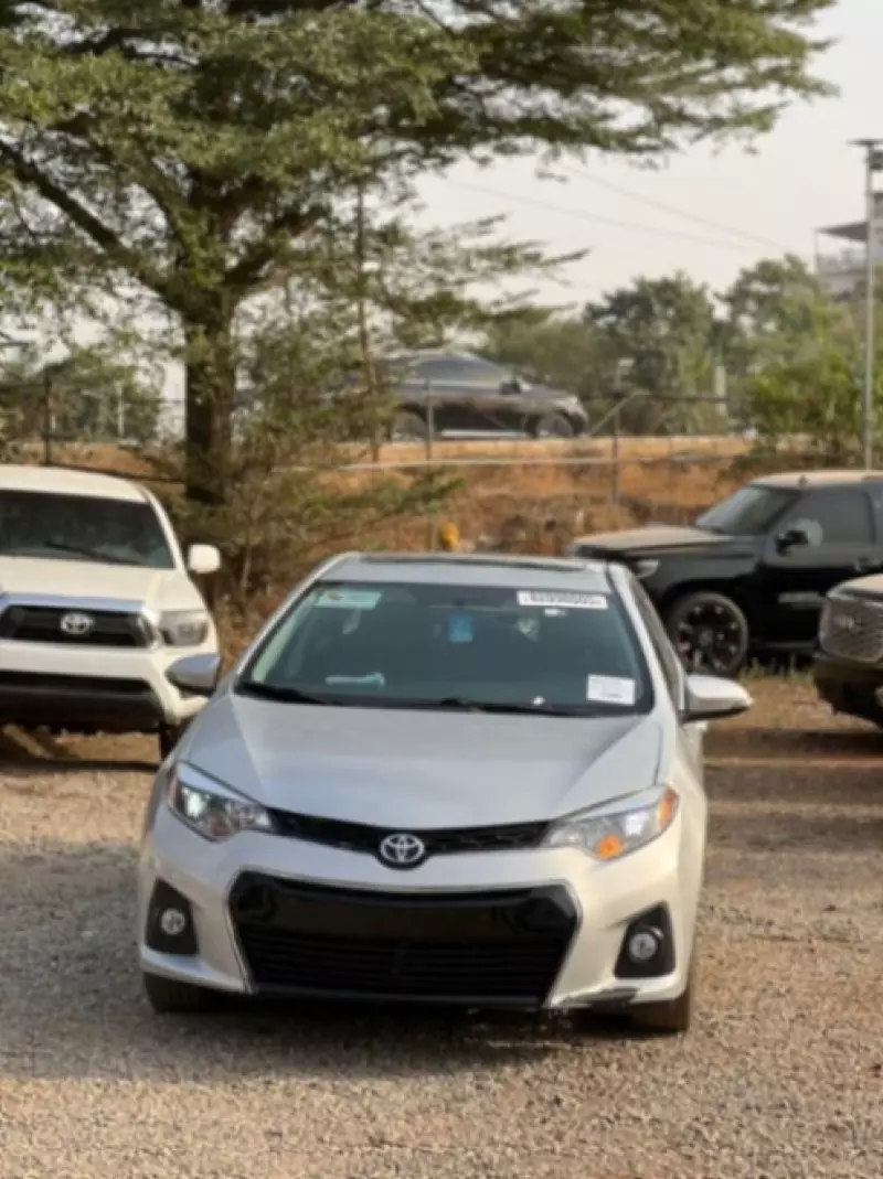 Toyota Corolla   - 2016