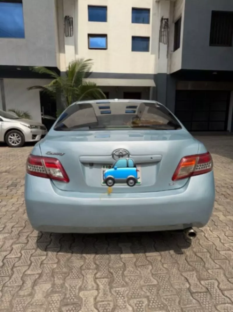TOYOTA Camry - 2011