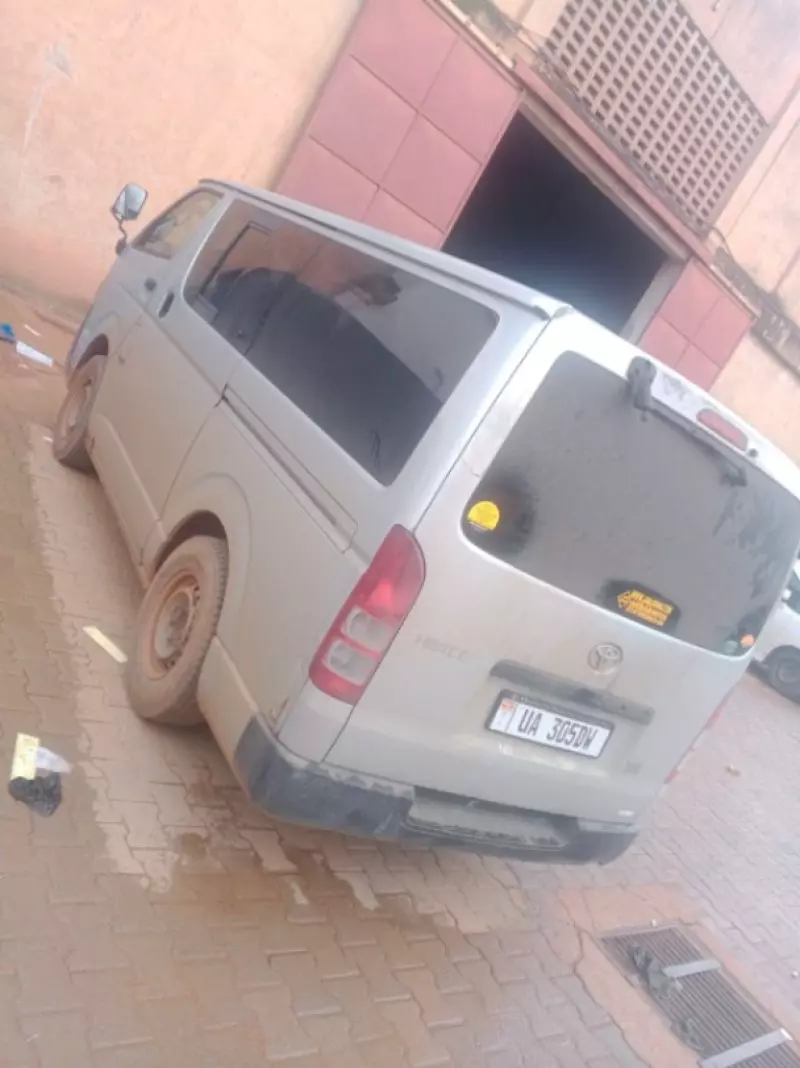 Toyota Hiace   - 2012