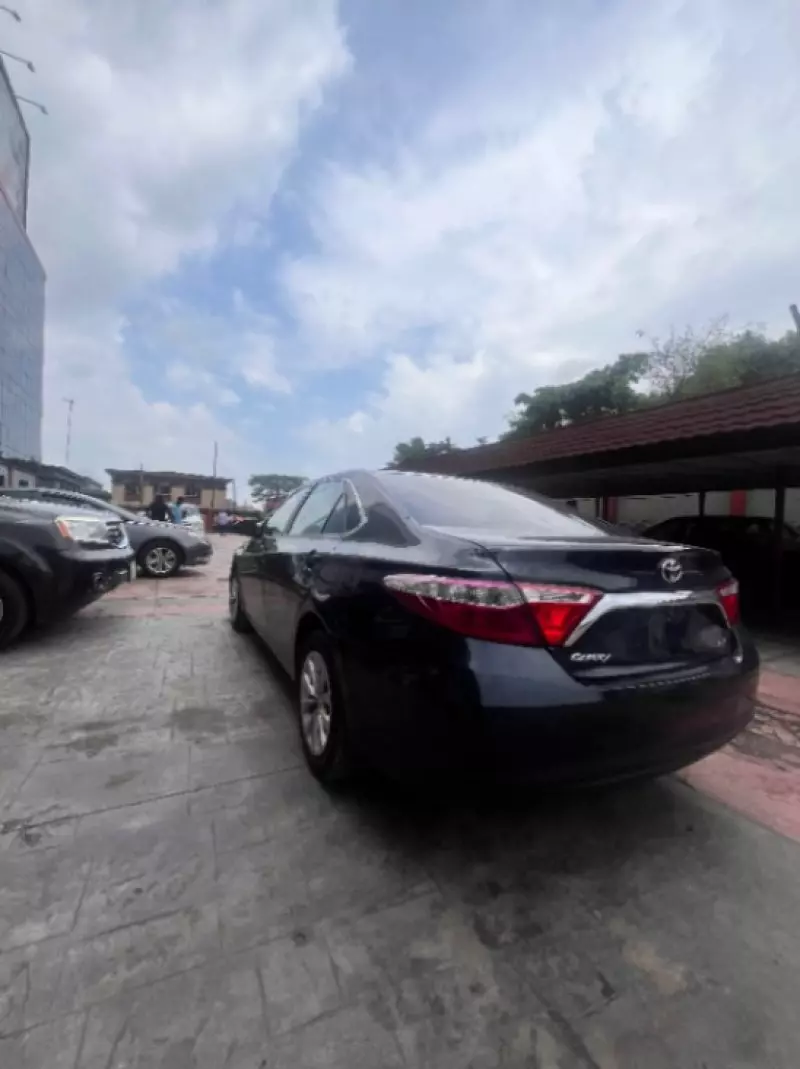 Toyota Camry   - 2016