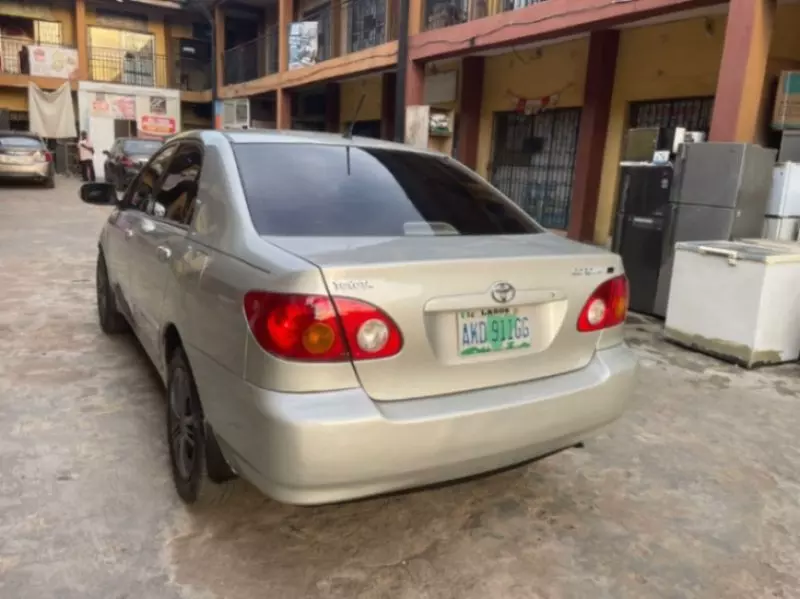 Toyota Corolla   - 2004