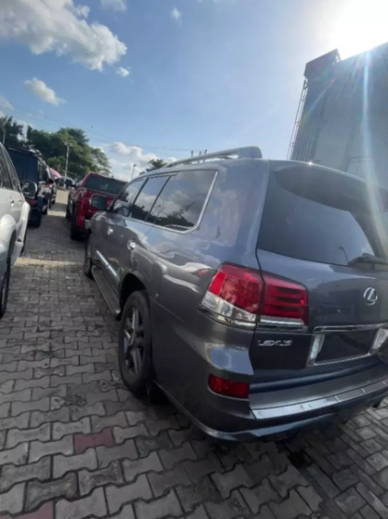 Lexus LX 570   - 2015