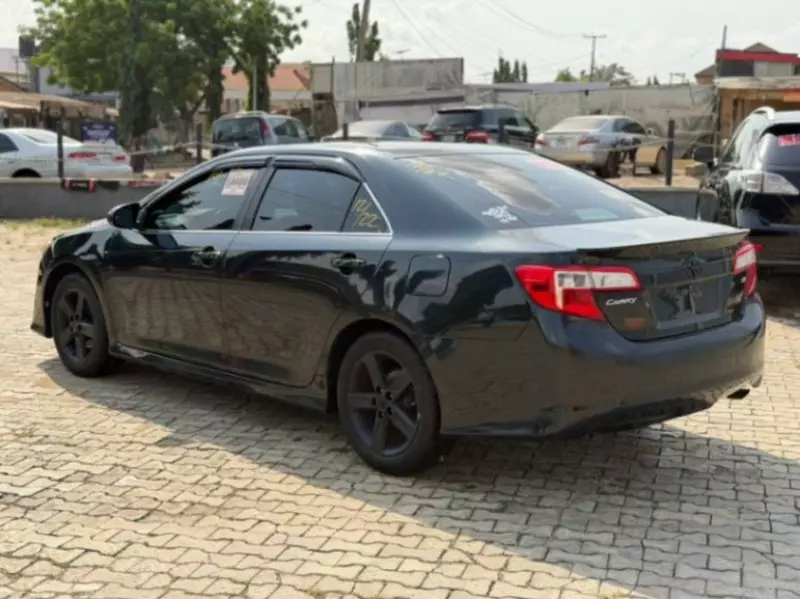 TOYOTA Camry - 2012
