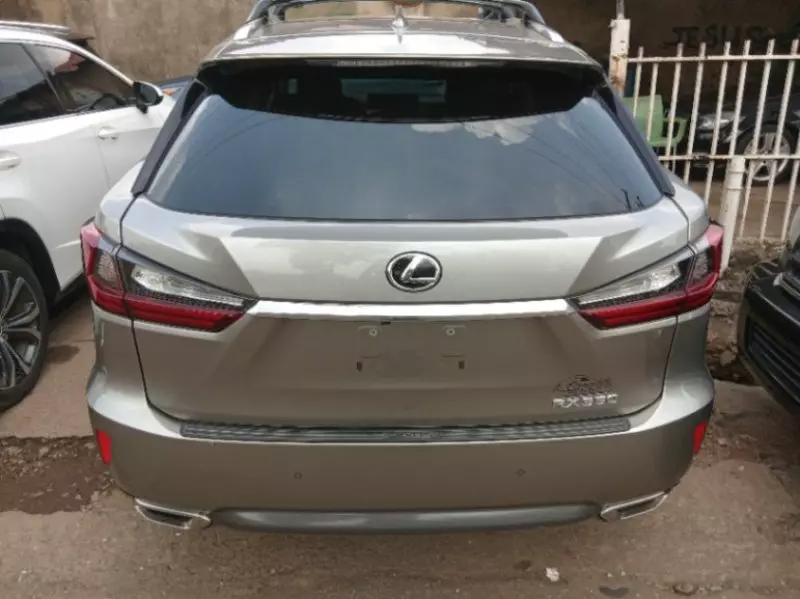 Toyota Camry   - 2018