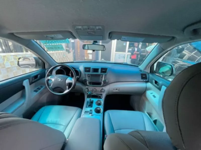 Toyota Highlander   - 2013