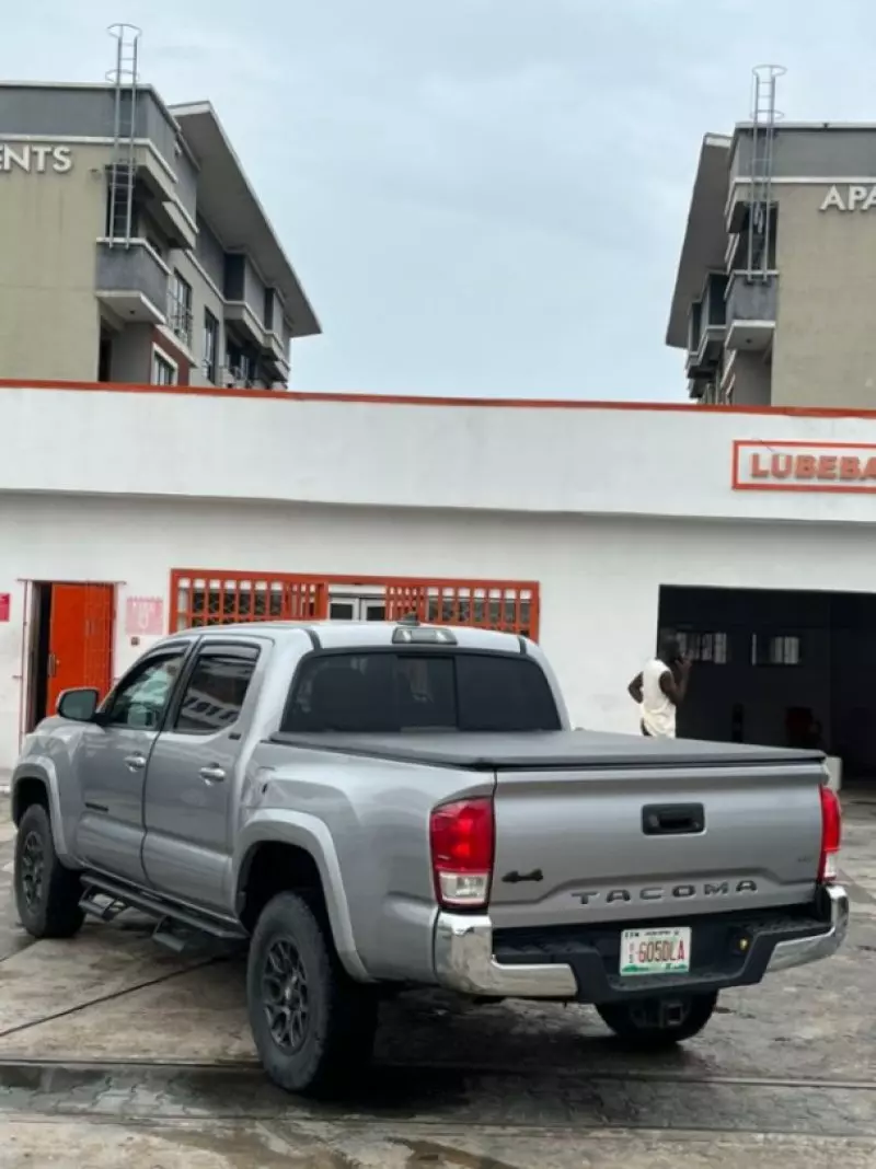 Toyota Tacoma   - 2017