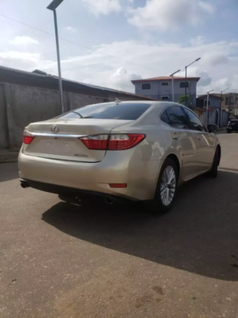 Lexus ES - 2013
