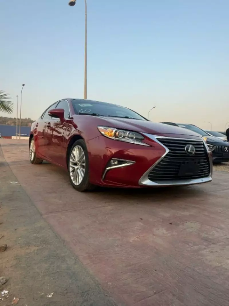 Lexus ES   - 2016